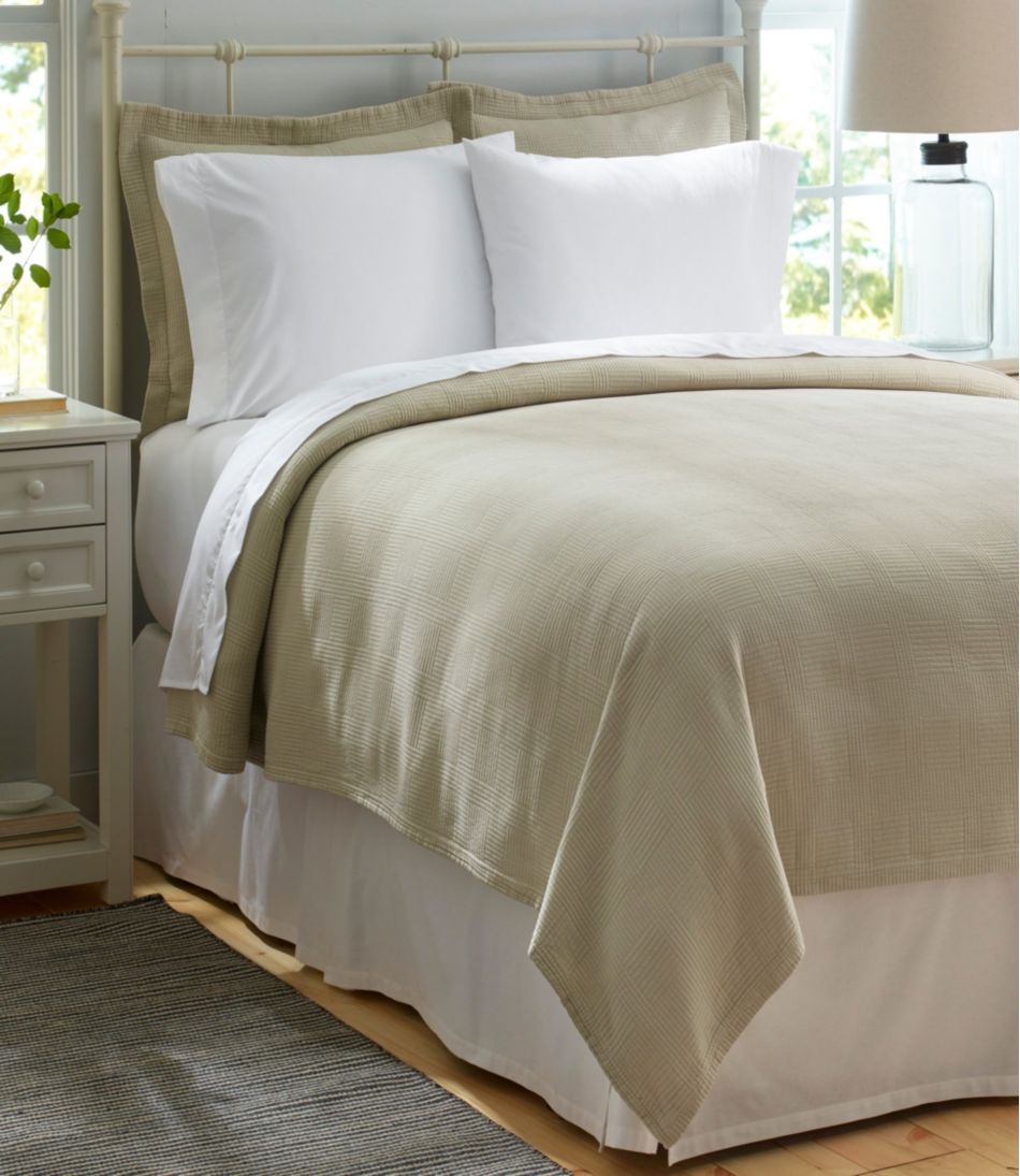 Vintage Matelass?? Coverlet - Image 3
